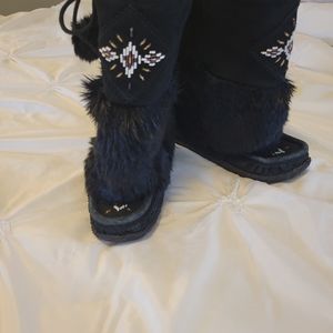Laurentian Chief Mocassin boots